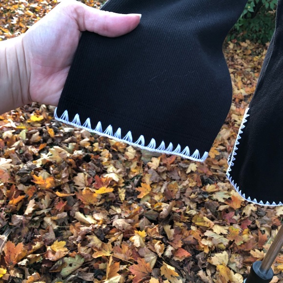 Rafaella☀️Black tunic top with embroidered edges - Picture 4 of 9